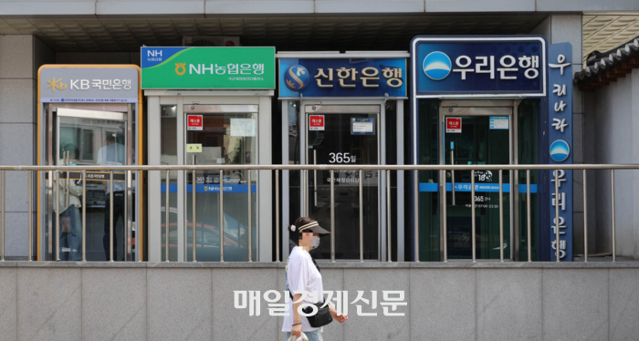 Gyeongridan-gil ATM Device [Reporter Lee Choong-woo]