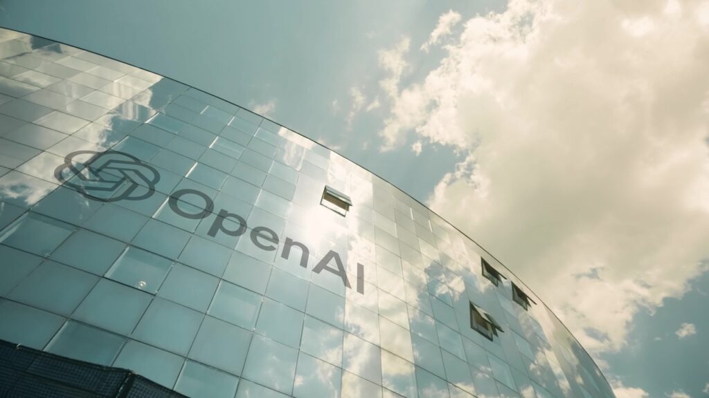 نشان OpenAI بر نمای یک ساختمان اداری مدرن