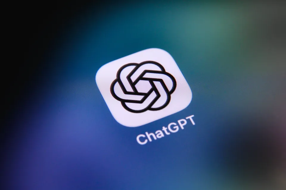 ChatGPT app icon displaying a stylized knot logo on a gradient background