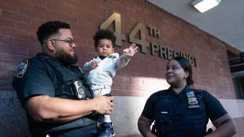 US-NEWS-NYPD-COPS-WHO-SAVED-CHOKING-1-NY.jpg