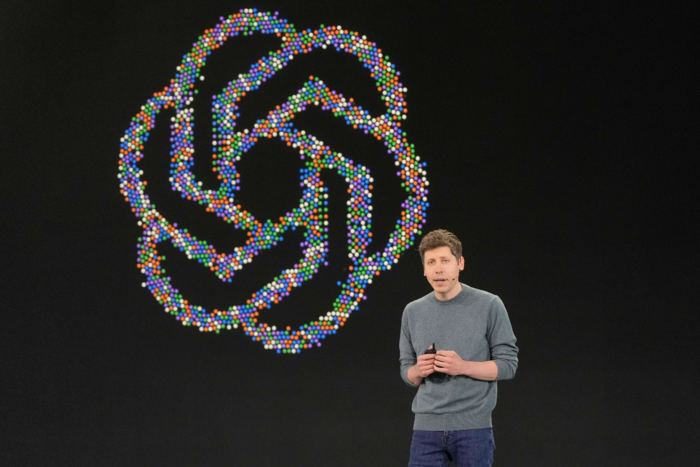 سم آلتمن، مدیرعامل OpenAI، در رویداد سالانه توسعه‌دهندگان این شرکت با نام DevDay 2026 در فورت میسون سان‌فرانسیسکو، کالیفرنیا، در تاریخ ۲۹ام (به وقت محلی) سخنرانی می‌کند.