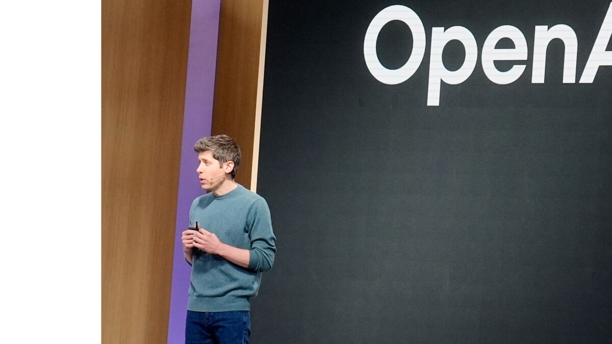 تصویری مرتبط با خبر عقب‌نشینی OpenAI از سه دست‌نوشته ریاضی