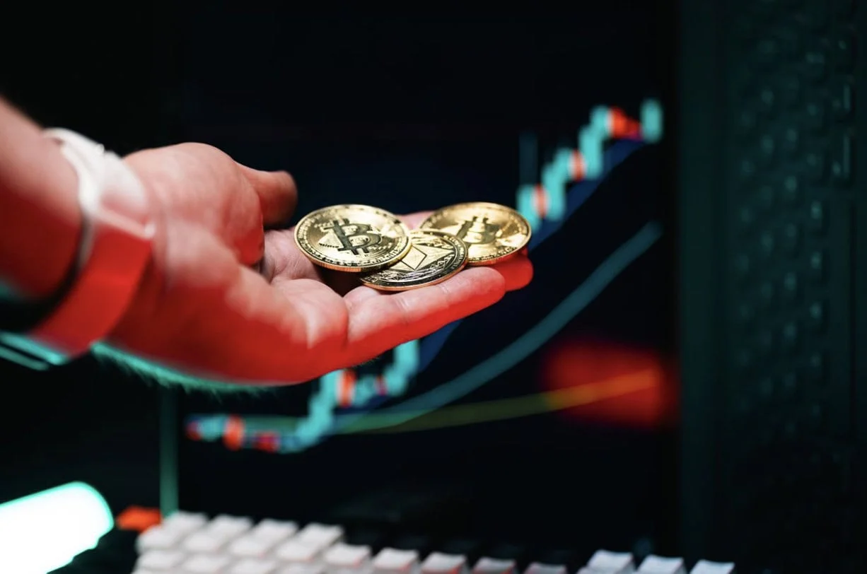 Most crypto traders do not lose money because they picked the “wrong” coin. Sure, that happens, but the bigger problem is usually simpler: they enter the market without a clear plan for what comes next.