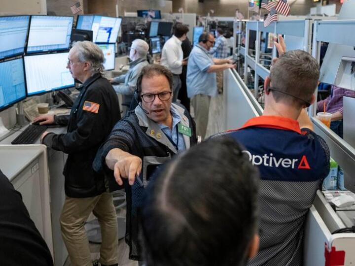 Most U.S. stocks rise and steady Wall Street even as AI stocks keep swinging