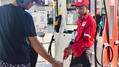 Motorists refuel at a Total gas station on Koh Norea,&nbsp;Phnom Penh on October 14, 2026. Kiripost/Keng Sotherng