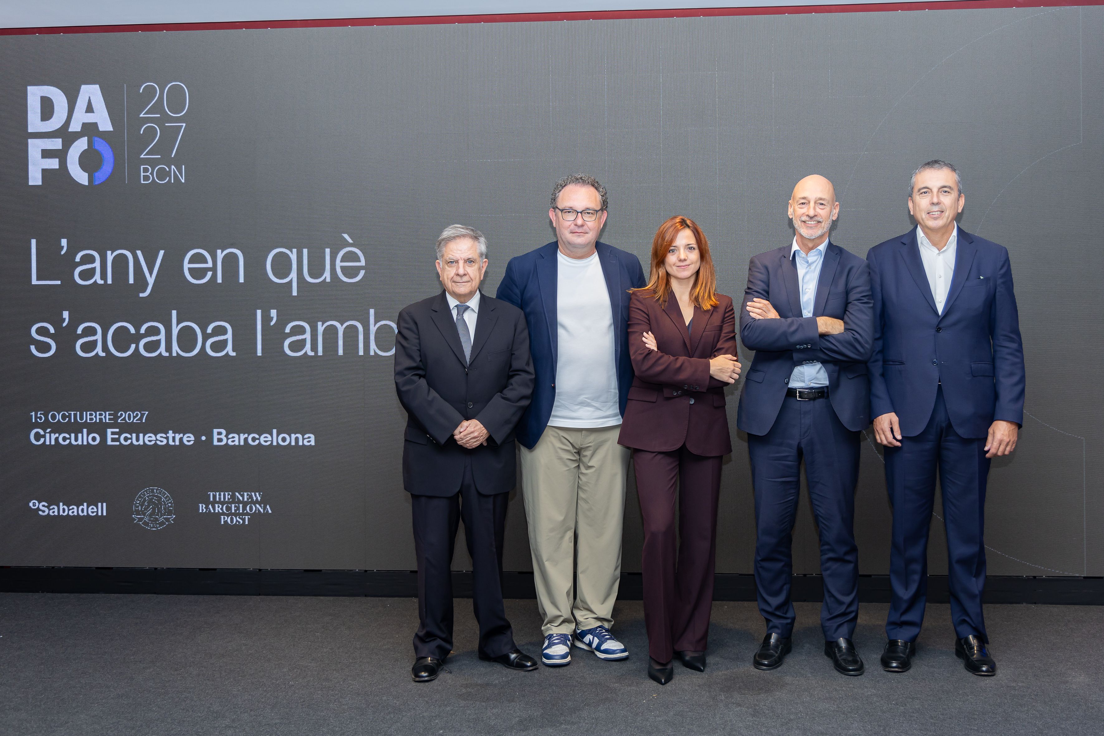 Marcos Ugarte, president of Grupo PHAROS; Aleix Valls, founder and CEO of WeArtificial; Elena Busquets, director of The New Barcelona Post; Xavier Comerma, deputy general director of Banc Sabadell; and Benito Reales, deputy general director of Banc Sabadell © Àngel Bravo