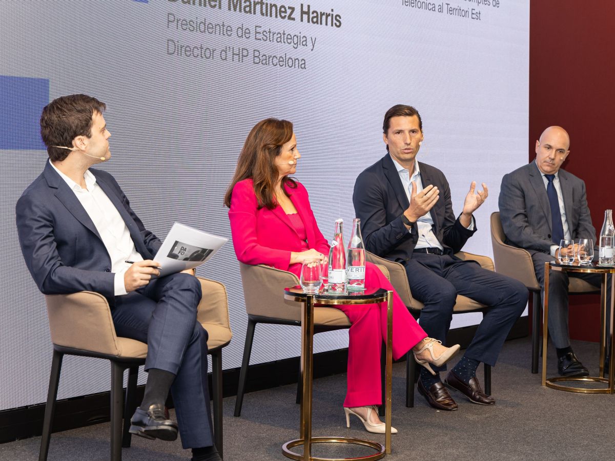 Víctor Costa, businessman and moderator, Mercedes Oblanca (Accenture), Daniel Martínez Harris (HP Barcelona), and Jordi Giné (Telefónica). © Àngel Bravo