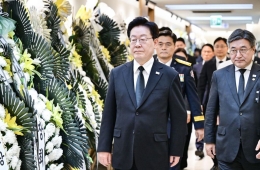 President Lee Pays Respects to Firefighter Killed in Bucheon Fire: "The People Will Forever Remember Your Sacrifice"