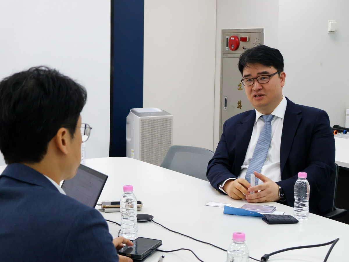 Kim Lok-won (R), the chief executive officer (CEO) of DeepX, speaks during an interview with Yonhap News Agency at the company's office in Pangyo, south of Seoul, on Oct. 15, 2026. (Yonhap)
