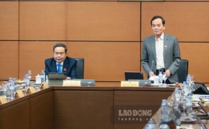 Ho Chi Minh City Party Secretary encourages businesses to reward Tet early so that workers can shop
