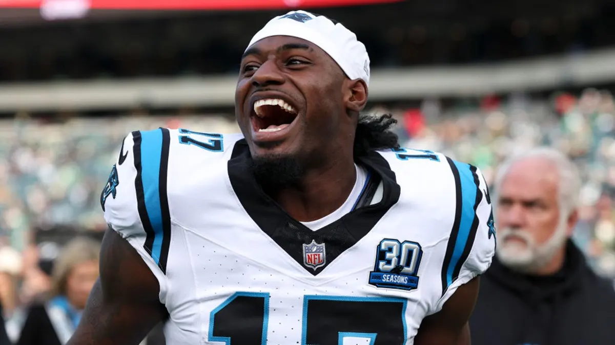 خاویر لژت، بازیکن تیم کارولینا پنترز، در ورزشگاه لینکلن فایننشال فیلد